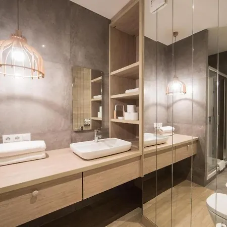 Pelen Wdzieku Z Balkonem Lejlighed Polanica-Zdrój